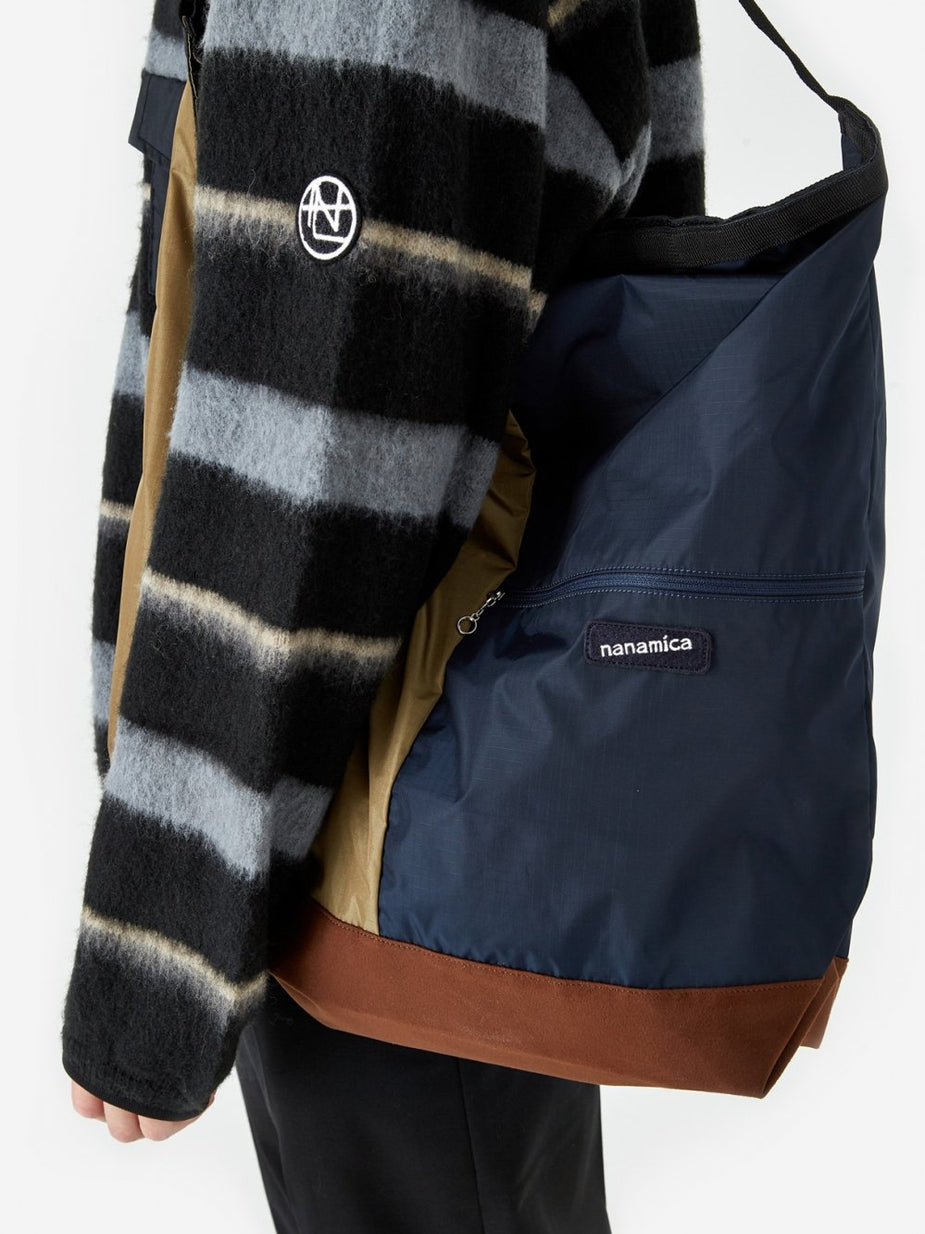 Nanamica Nanamica Nanamican Utility Shoulder Bag L - Beige/Navy - Blue