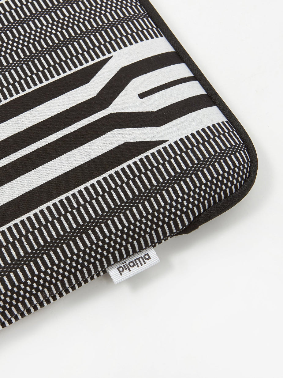 Pijama Pijama Zip Case for Macbook 12 & 13 Pro - Wax Black - Black
