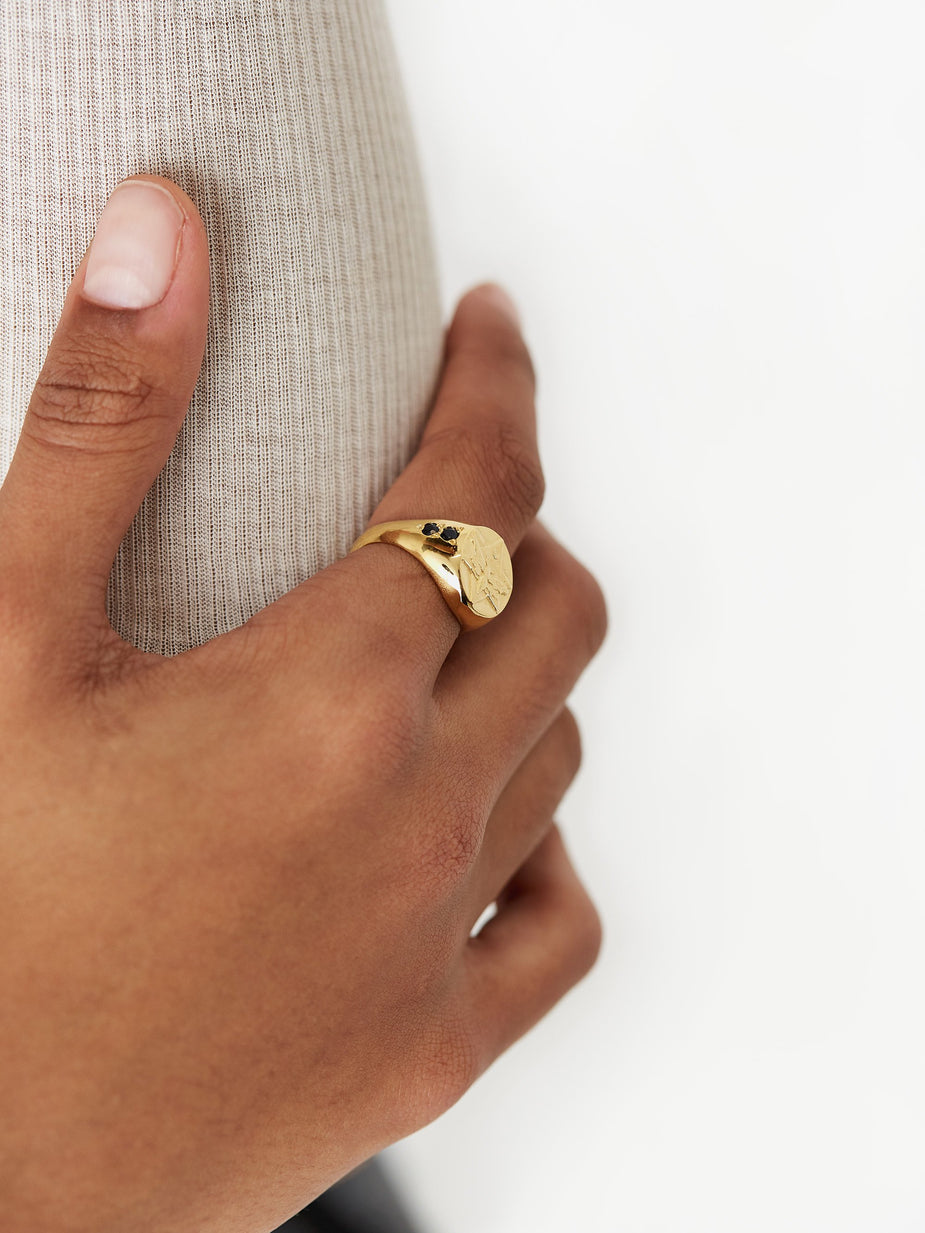 Rachel Entwistle Rachel Entwistle Lunar Signet Ring - Gold - Gold
